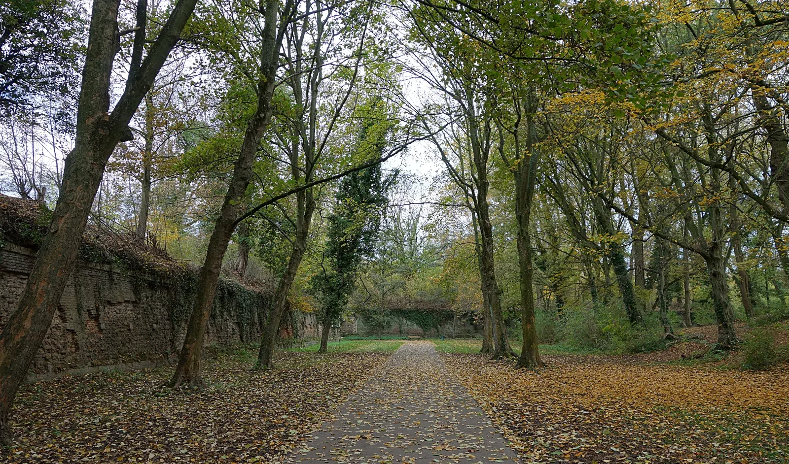 Allée Jean-Pierre Barillet-Deschamps au Parc de la Citadelle de Lille